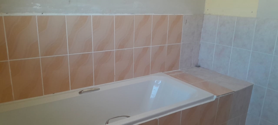 To Let 4 Bedroom Property for Rent in Southernwood Eastern Cape